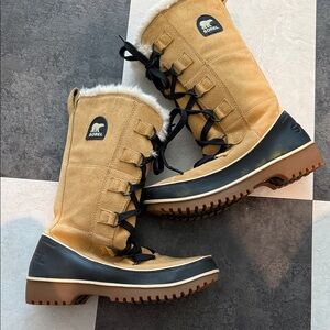 Sorel Women's Tan and Black Lace-Up Winter Boots with Faux Fur